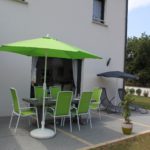 Terrasse avec salon de jardin