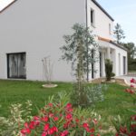 Coté de la maison avec Jardin
